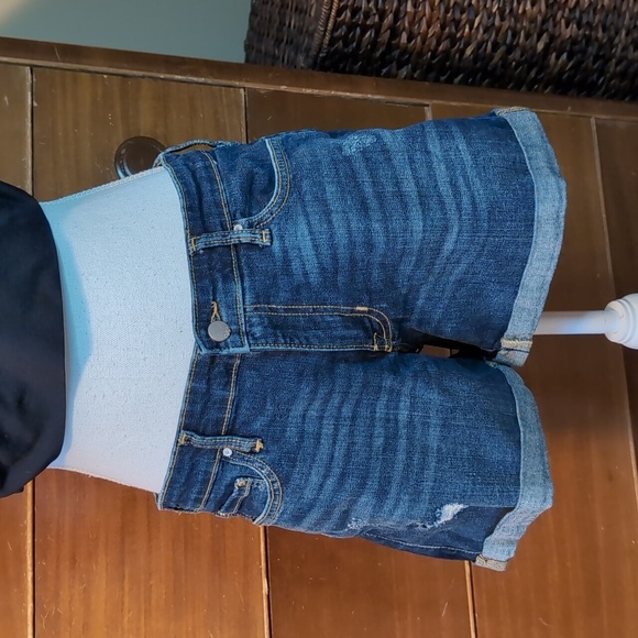 GAP 5” Mid Rise Sexy Boyfriend Denim Light Distressed Cuffed Shorts - Picture 2 of 11